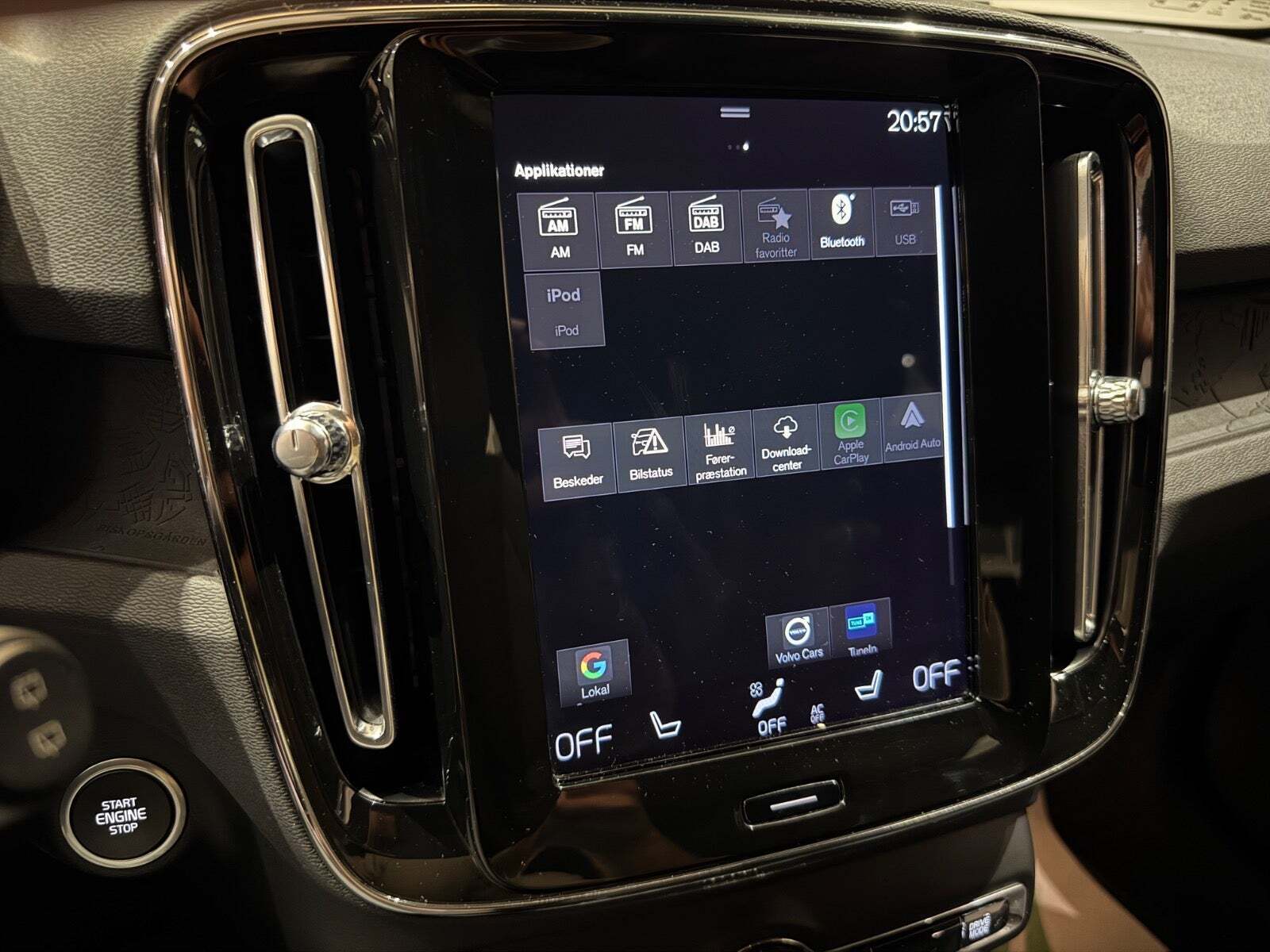 Grå Volvo XC40 fra 2020