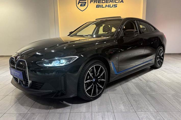 Sort BMW i4 fra 2023 set udefra