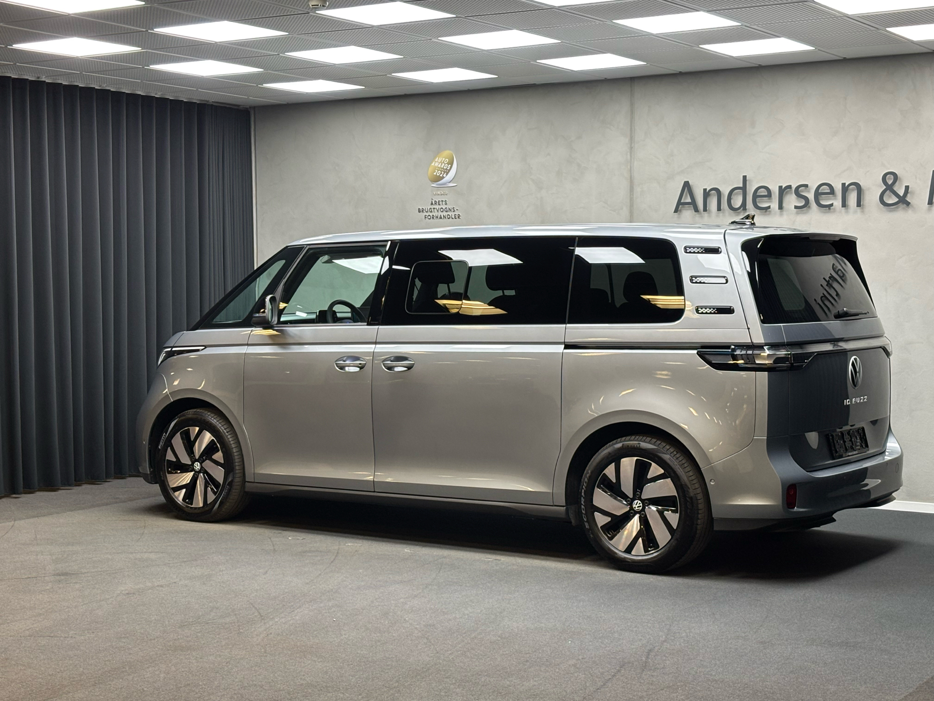 Grå VW ID.Buzz fra 2025