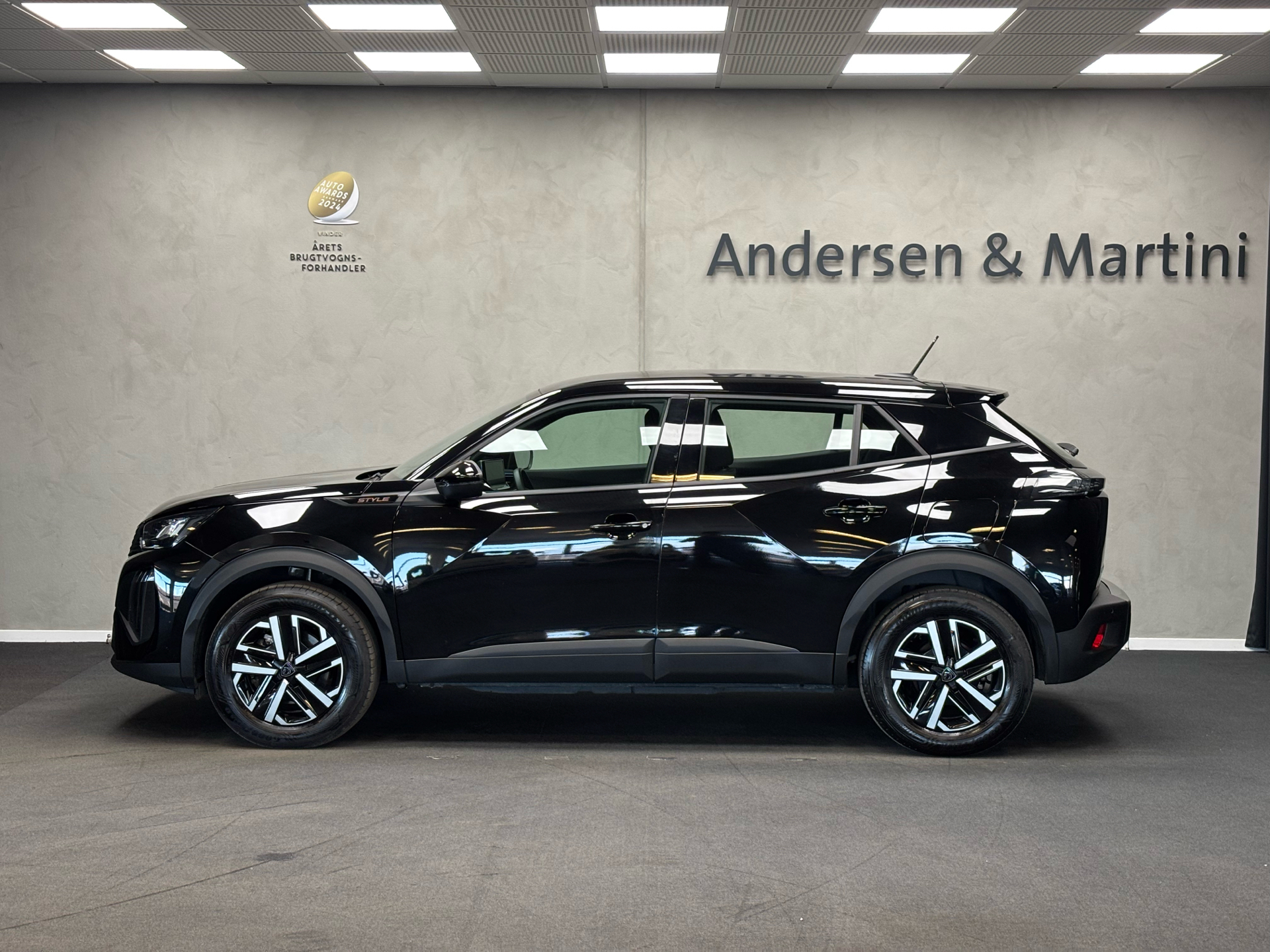 Peugeot e-2008 EL Style 156HK 5d Aut.