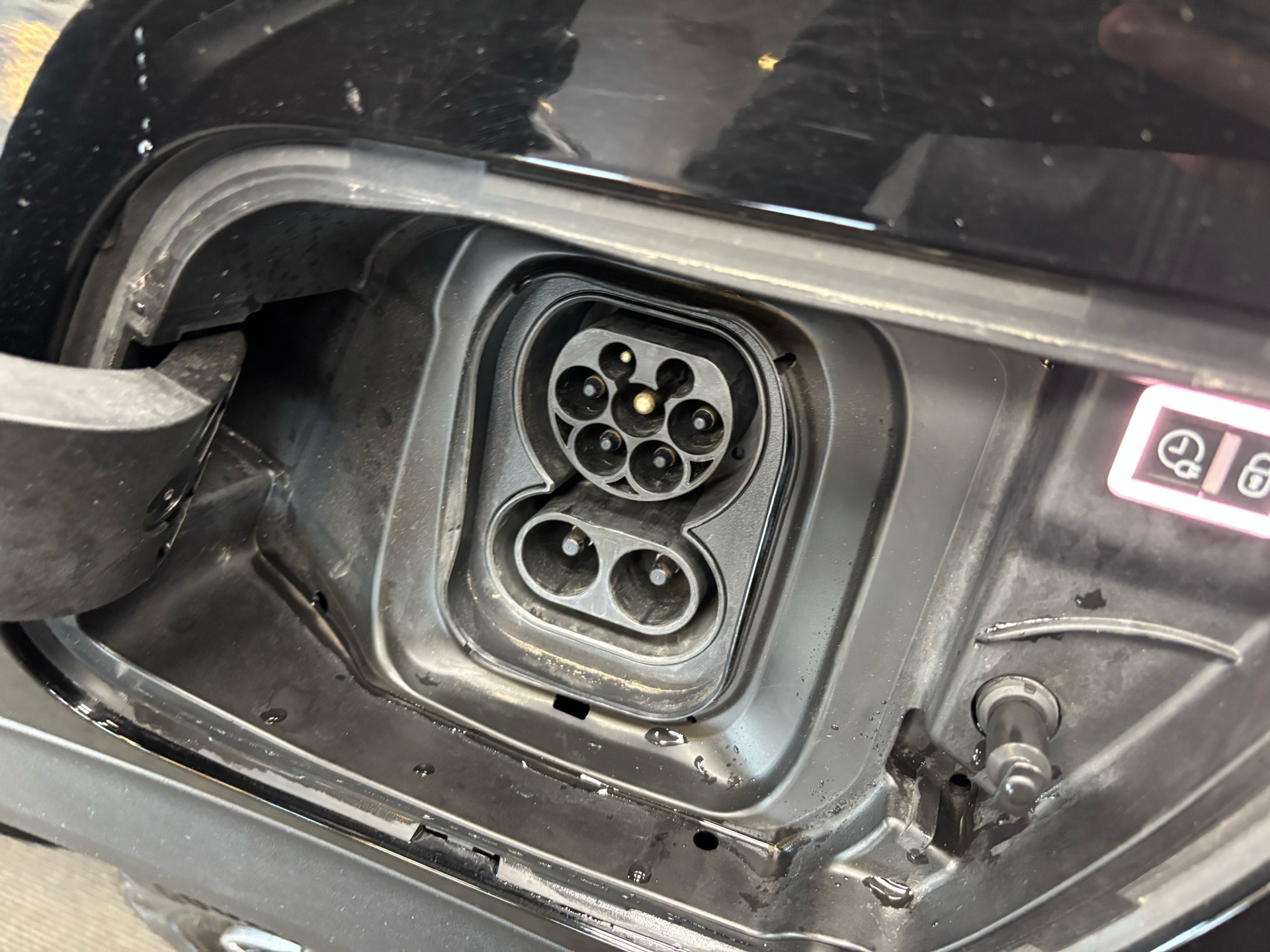 Peugeot e-2008 EL Style 156HK 5d Aut.