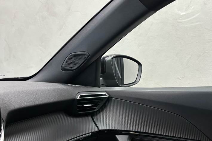 Sort Peugeot e-2008 fra 2025 set indefra