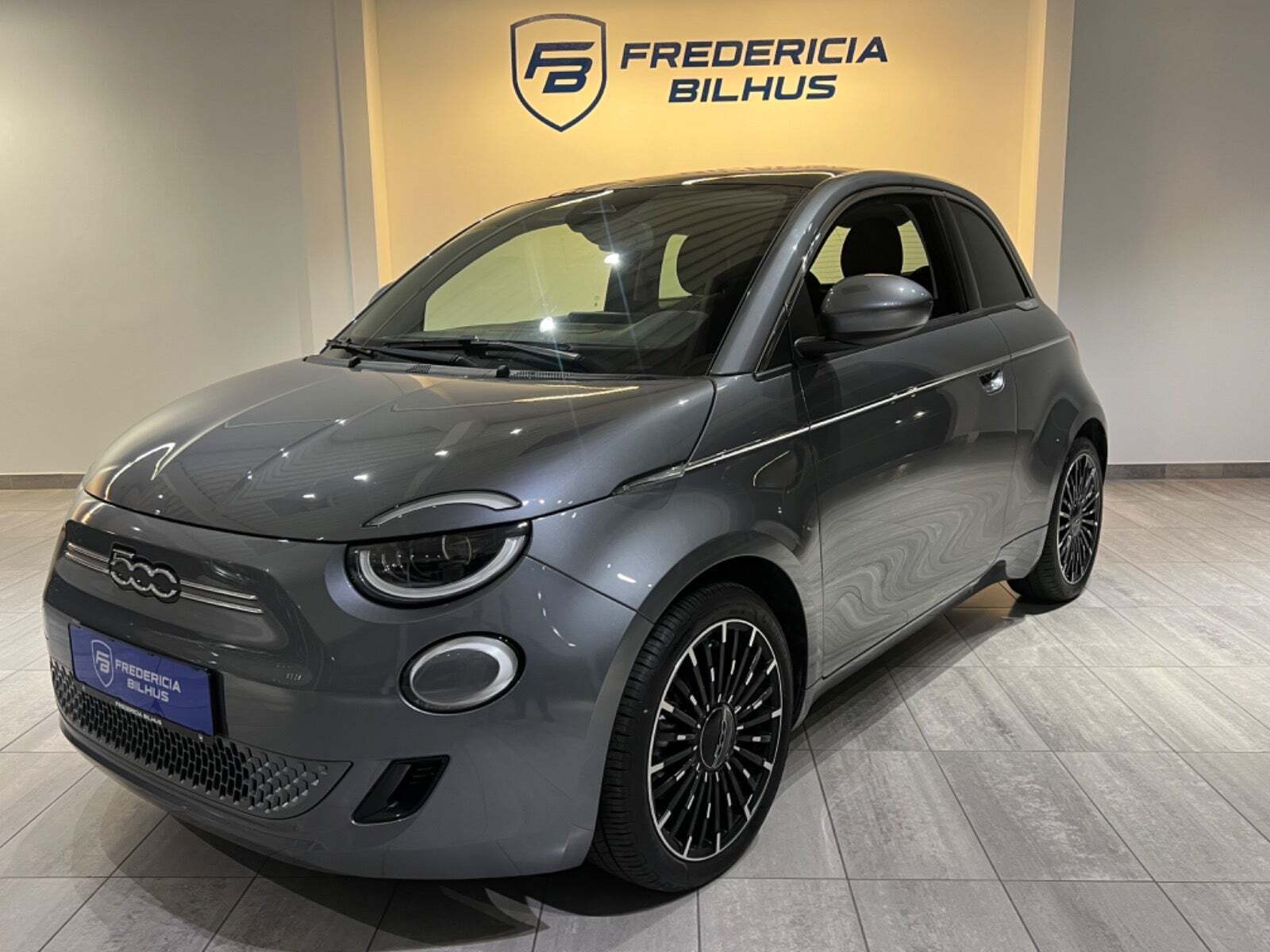 Fiat 500e 42 Icon Sky