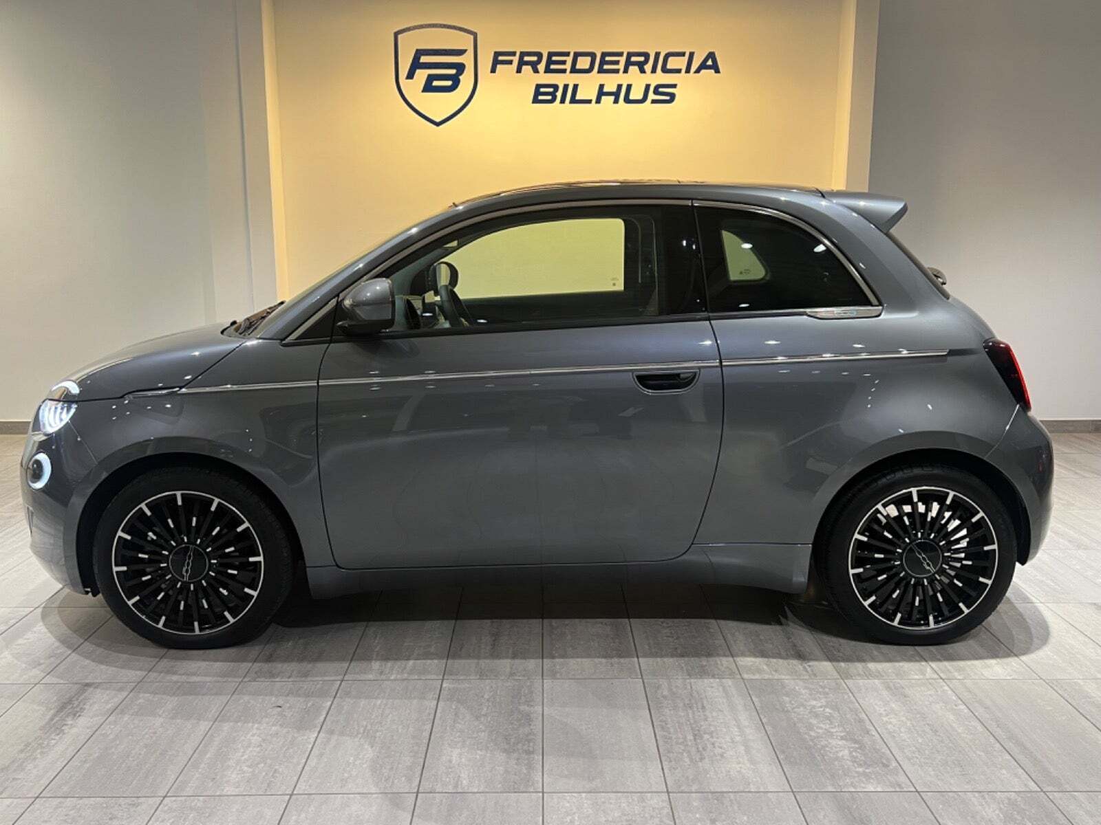 Fiat 500e 42 Icon Sky