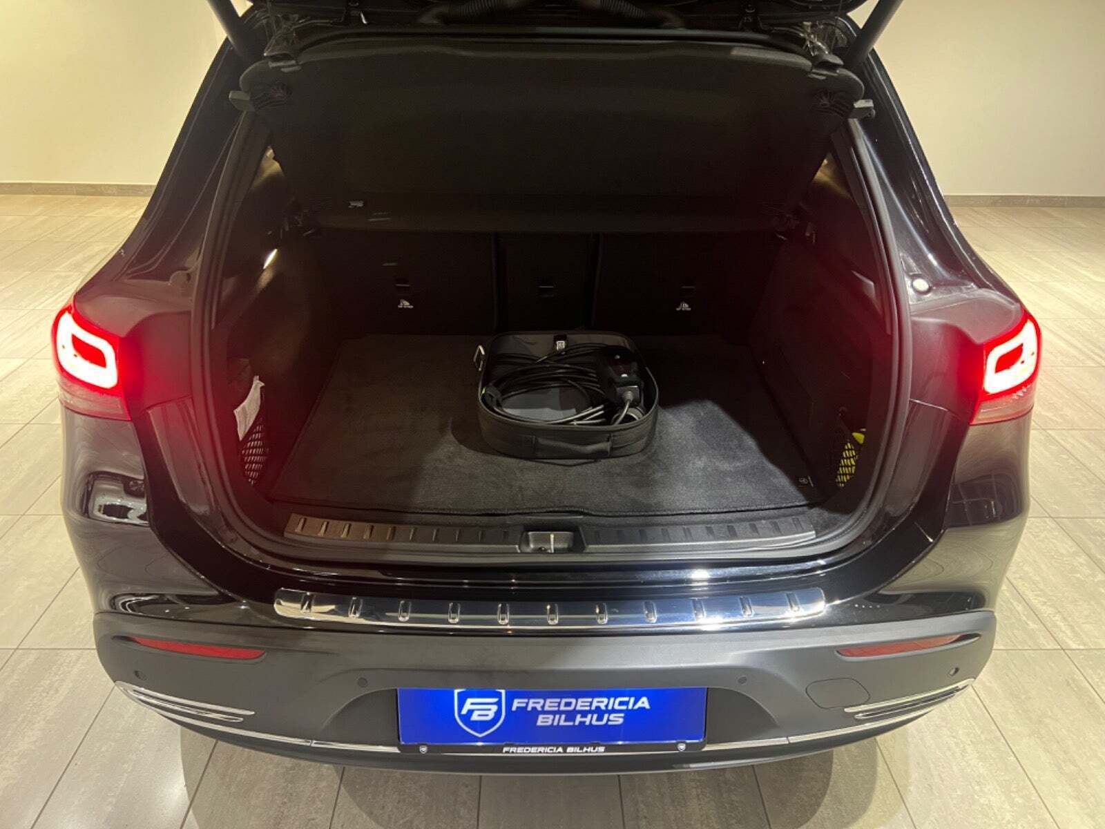 Sort Mercedes EQA250 fra 2024