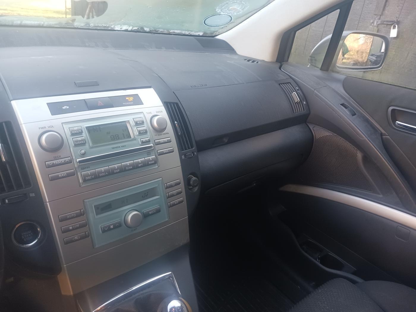 Toyota Corolla Verso 2,2 5 dørs van sælges/byttes atv mc bil