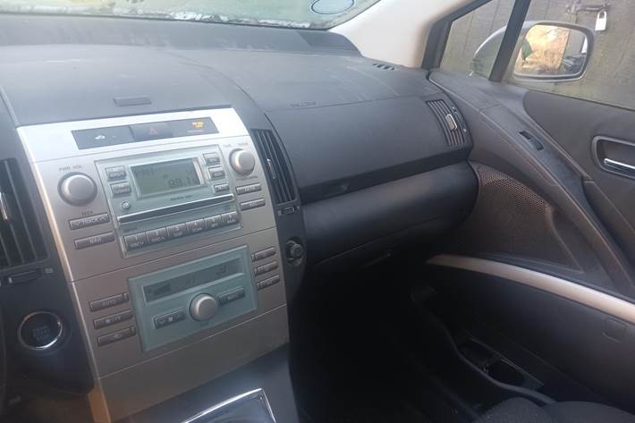 Grå Toyota Corolla Verso fra 2006