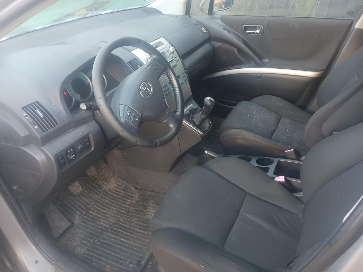 Toyota Corolla Verso 2,2 5 dørs van sælges/byttes atv mc bil