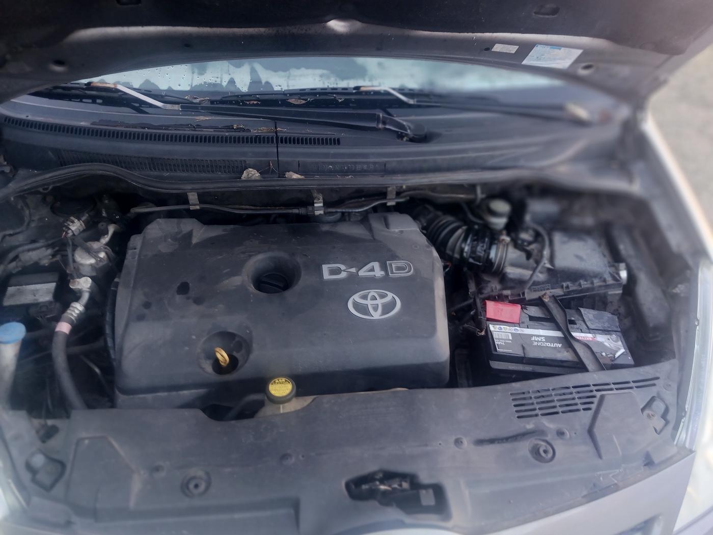 Grå Toyota Corolla Verso fra 2006