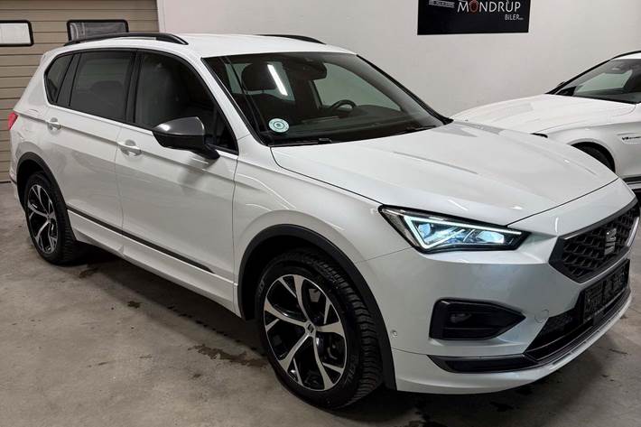 Hvid Seat Tarraco fra 2021 set udefra