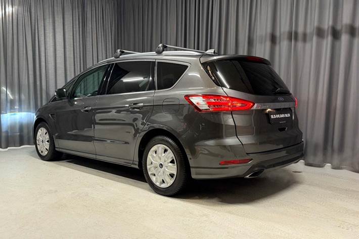Grå Ford S-MAX fra 2021
