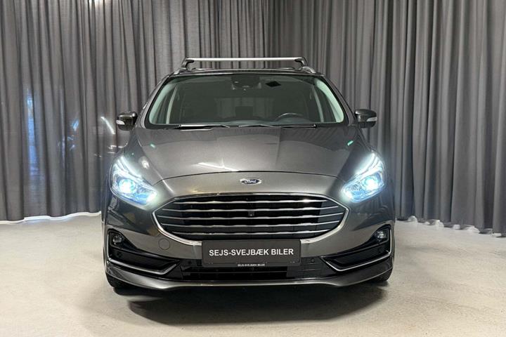 Grå Ford S-MAX fra 2021