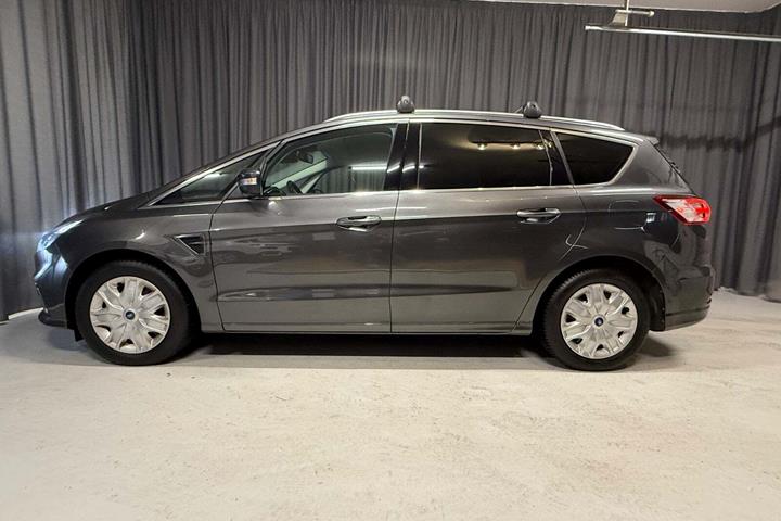 Grå Ford S-MAX fra 2021