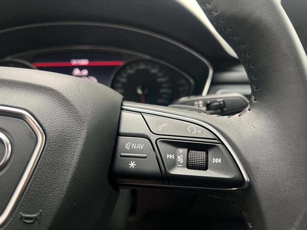 Grå Audi A4 fra 2019