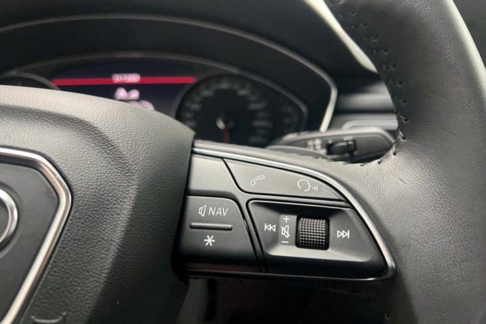 Grå Audi A4 fra 2019