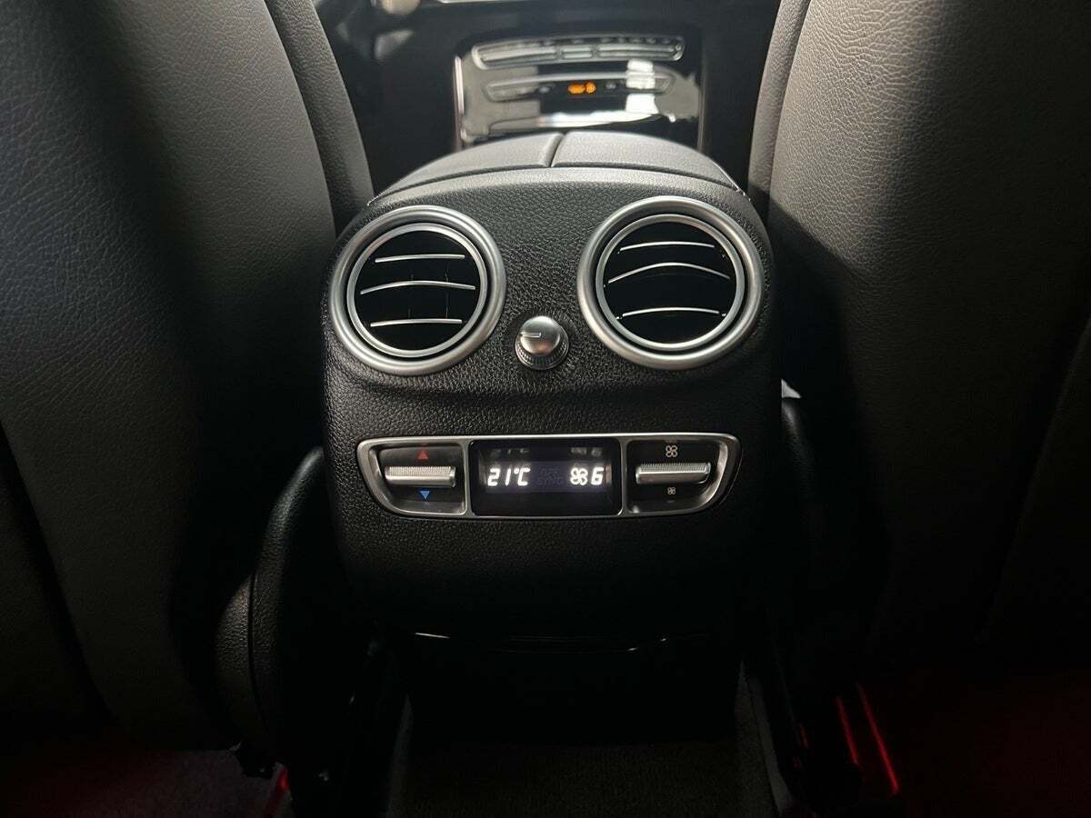 Grå Mercedes EQC400 fra 2023