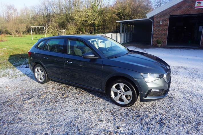 Blå Skoda Scala fra 2021