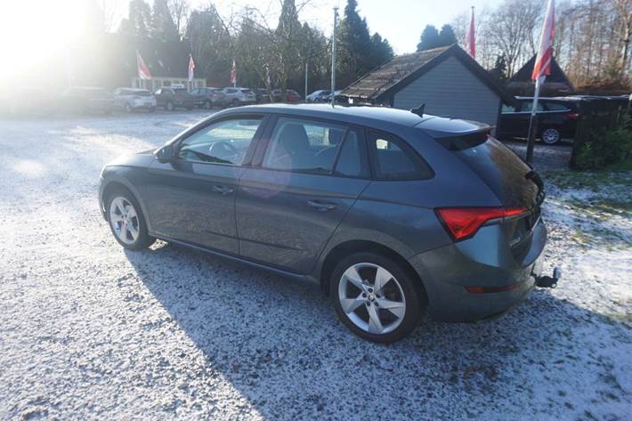 Blå Skoda Scala fra 2021
