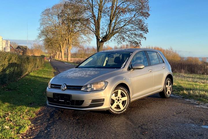 Orange VW Golf VII fra 2014