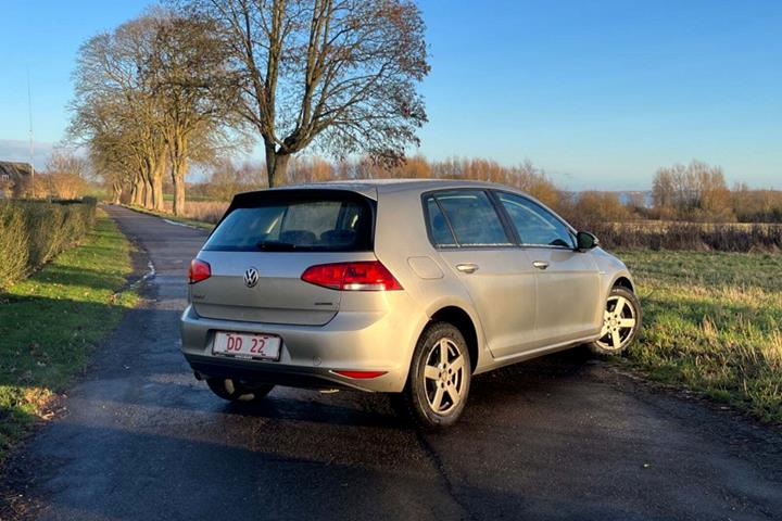 Orange VW Golf VII fra 2014