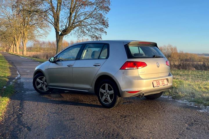 Orange VW Golf VII fra 2014