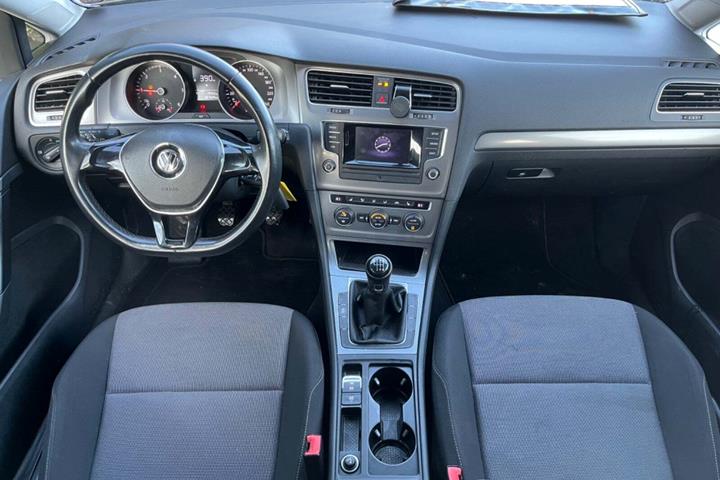 Orange VW Golf VII fra 2014