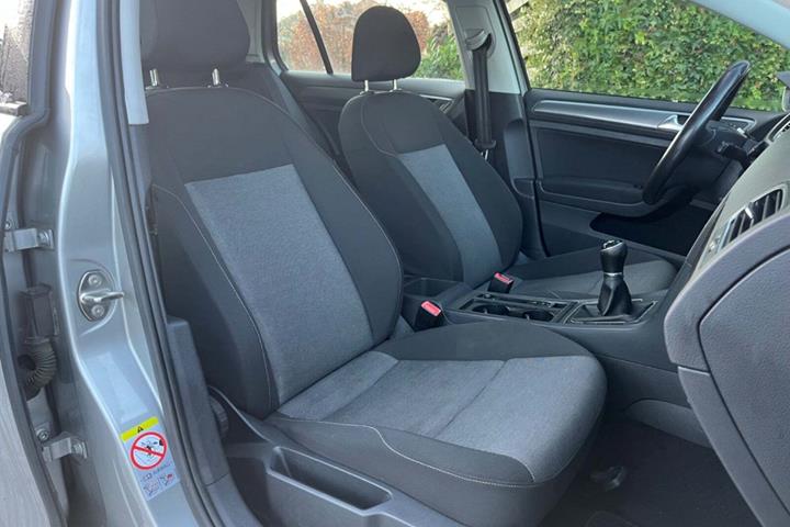 Orange VW Golf VII fra 2014