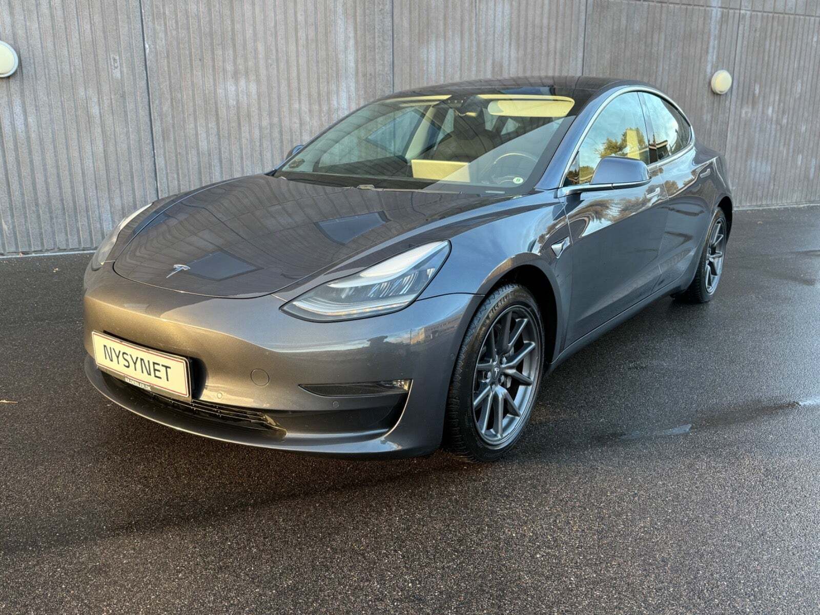 Sort Tesla Model 3 fra 2021