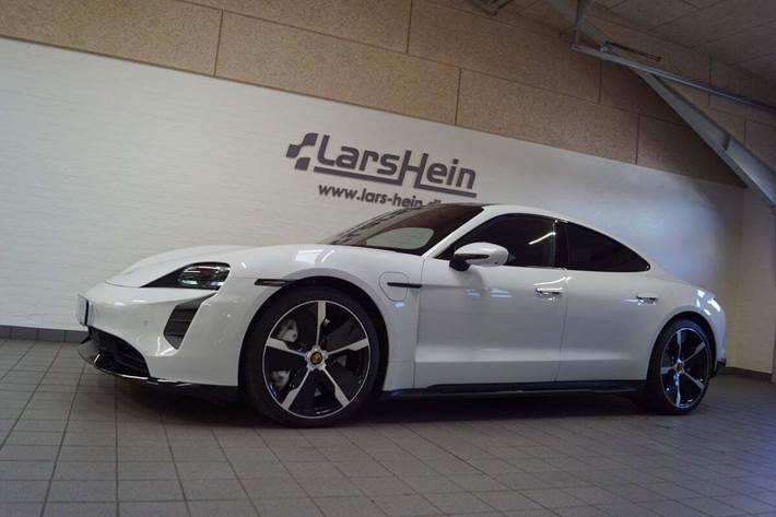 Hvid Porsche Taycan Turbo fra 2022