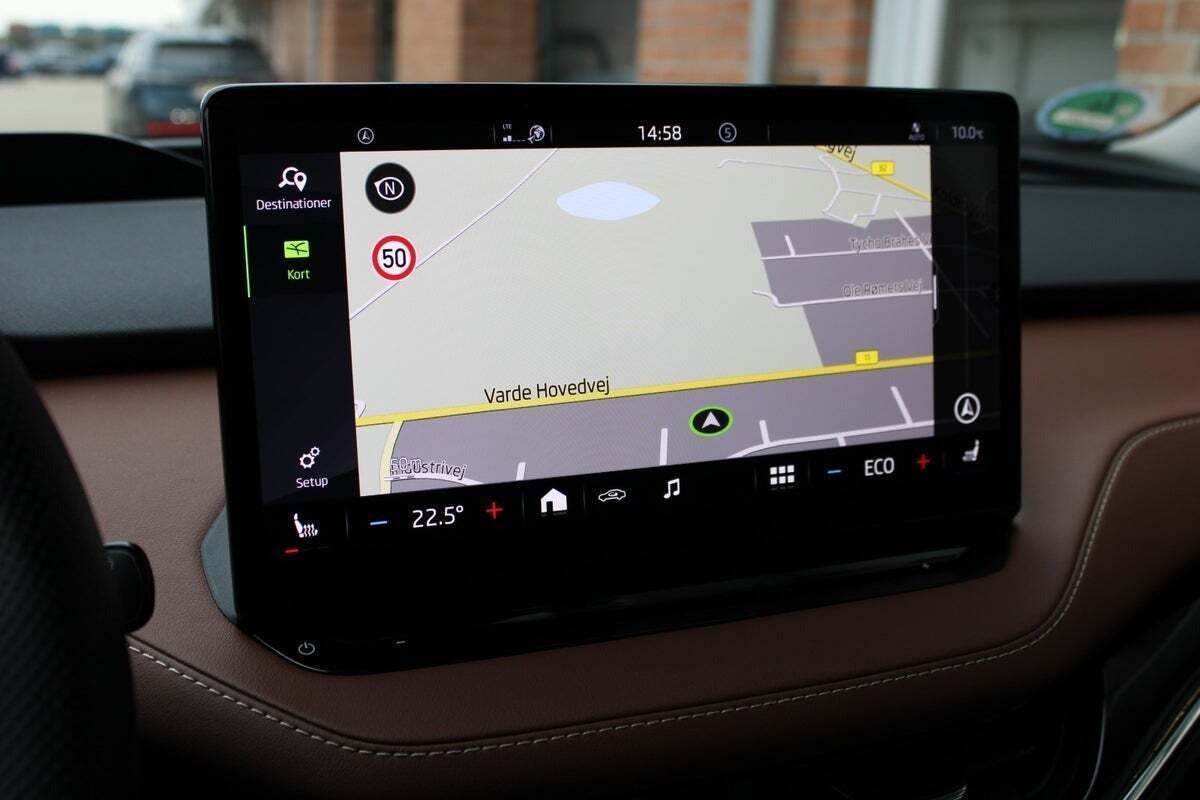 Blå Skoda Enyaq fra 2021