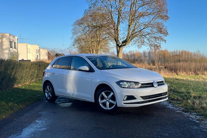 Hvid VW Polo fra 2018 set udefra