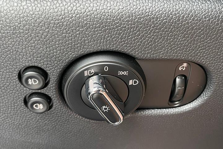 Sort Mini Cooper SE fra 2020