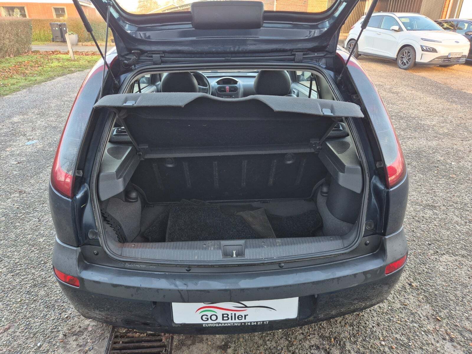 Grøn Opel Corsa fra 2002