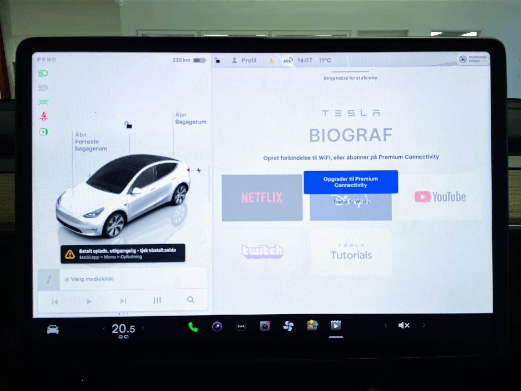 Hvid Tesla Model Y fra 2022