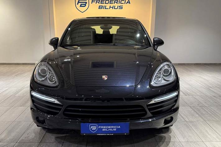 Sort Porsche Cayenne S fra 2010