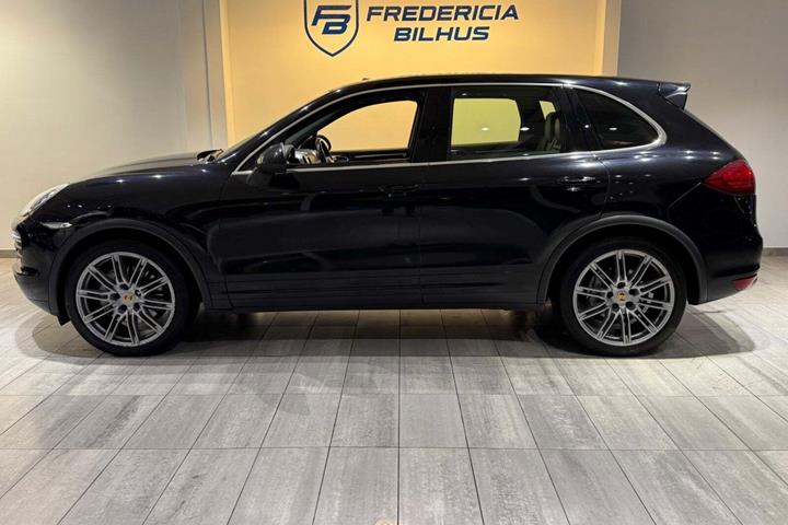 Sort Porsche Cayenne S fra 2010