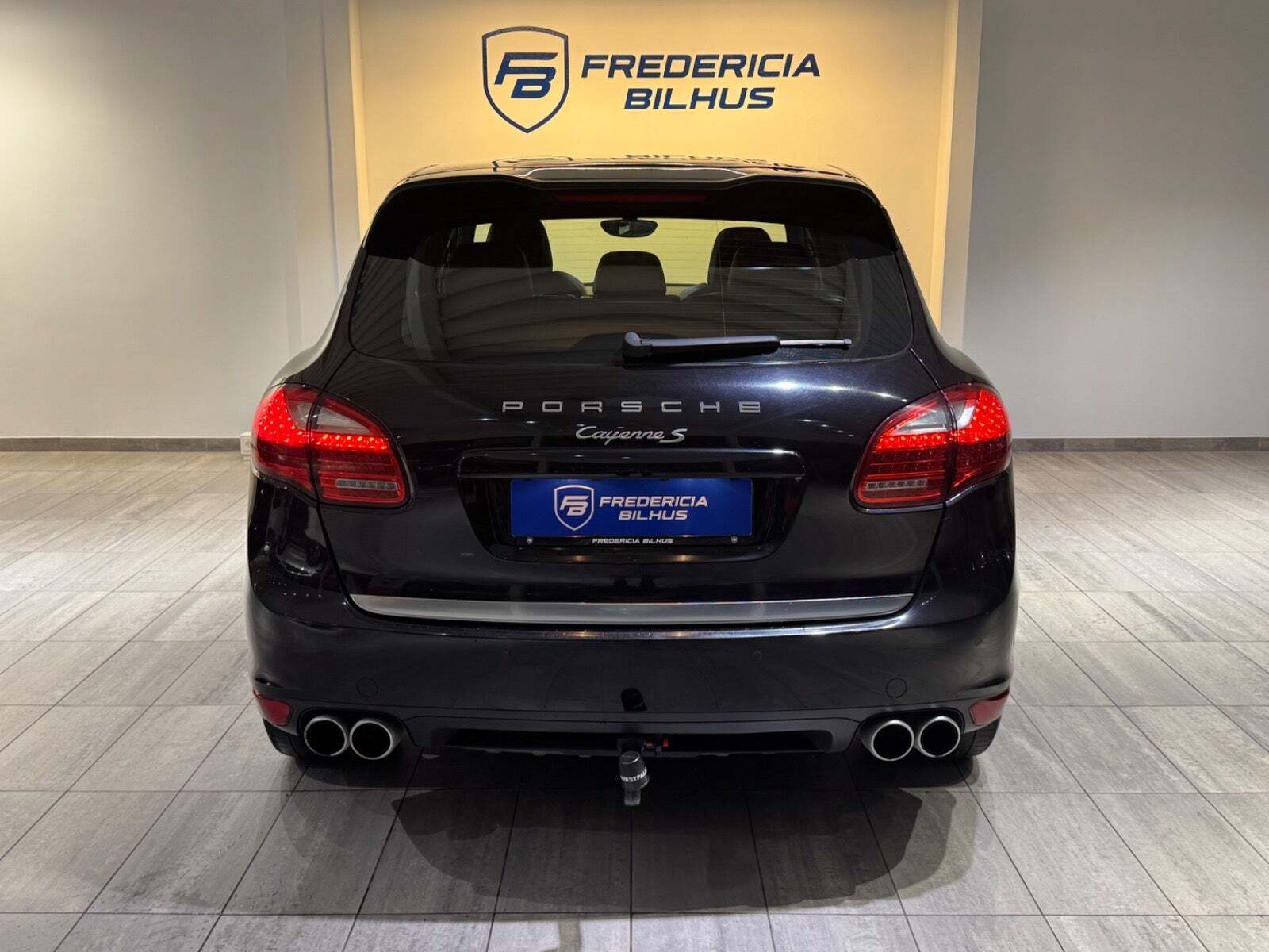Sort Porsche Cayenne S fra 2010