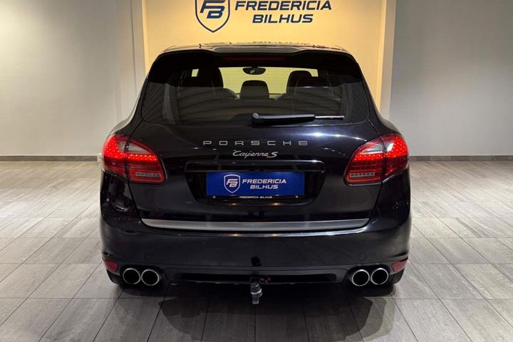 Sort Porsche Cayenne S fra 2010