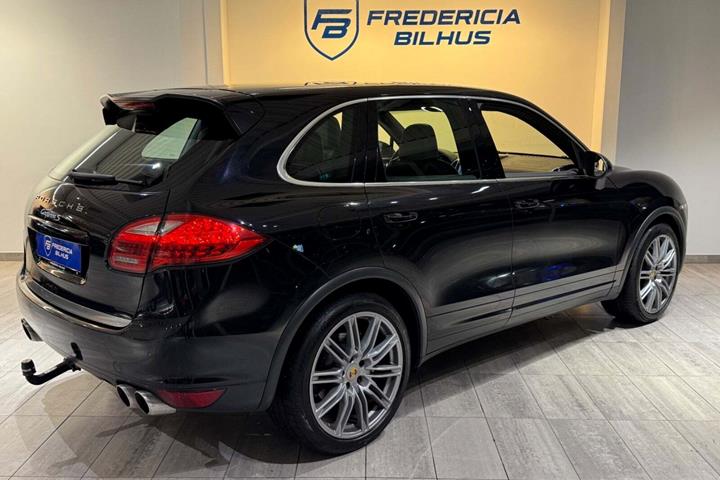 Sort Porsche Cayenne S fra 2010
