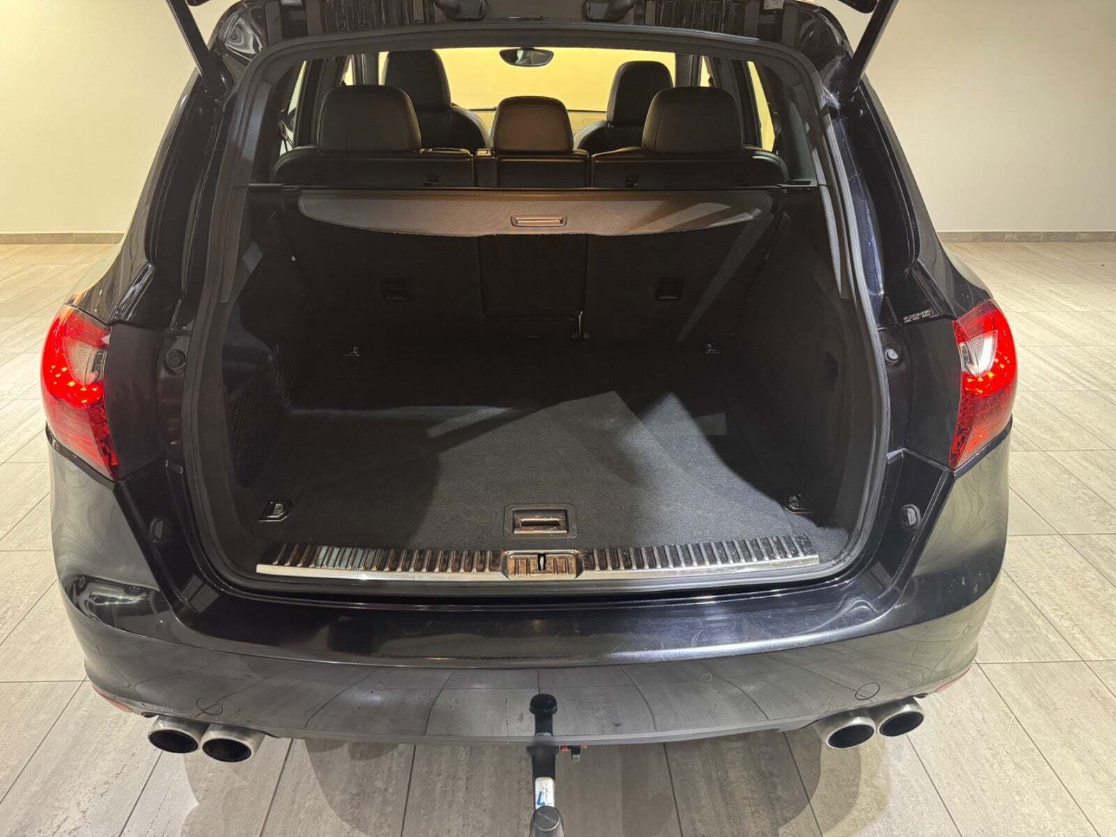 Sort Porsche Cayenne S fra 2010