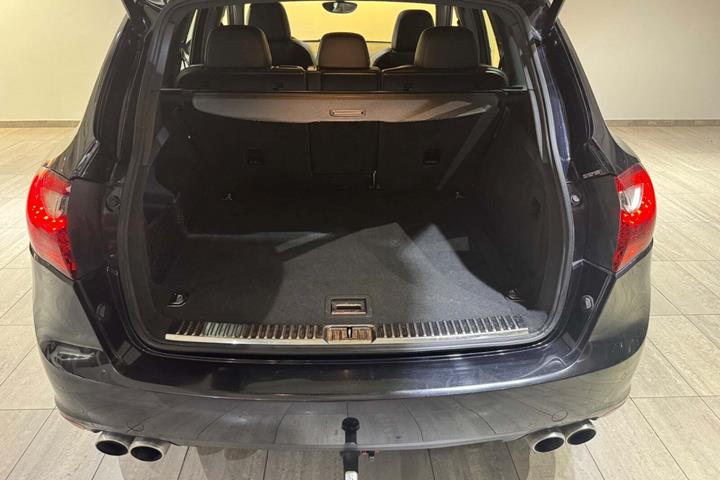 Sort Porsche Cayenne S fra 2010