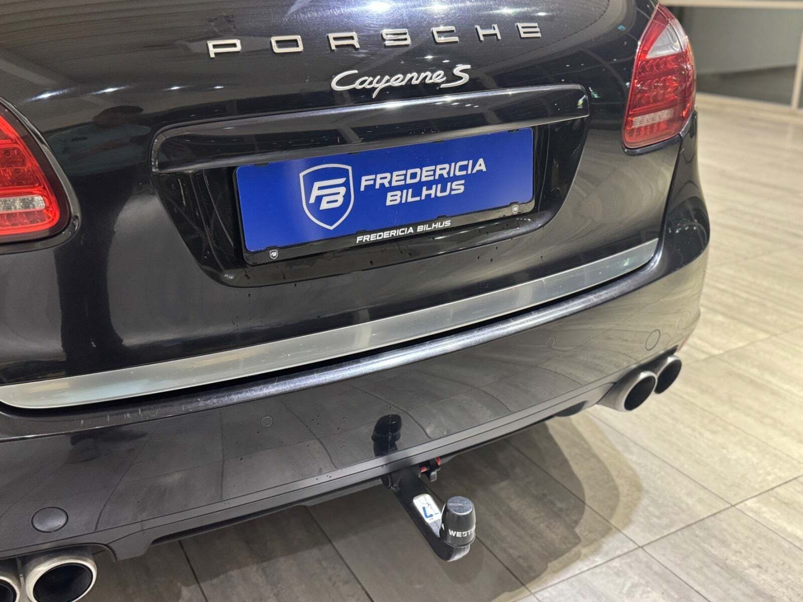 Sort Porsche Cayenne S fra 2010