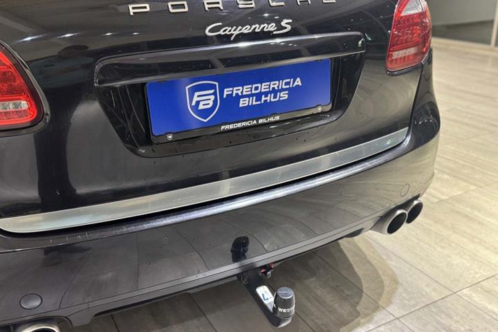 Sort Porsche Cayenne S fra 2010