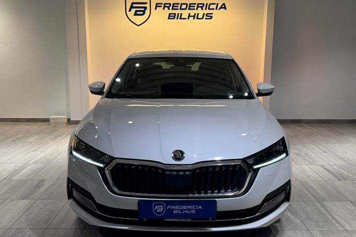 Hvid Skoda Octavia fra 2022