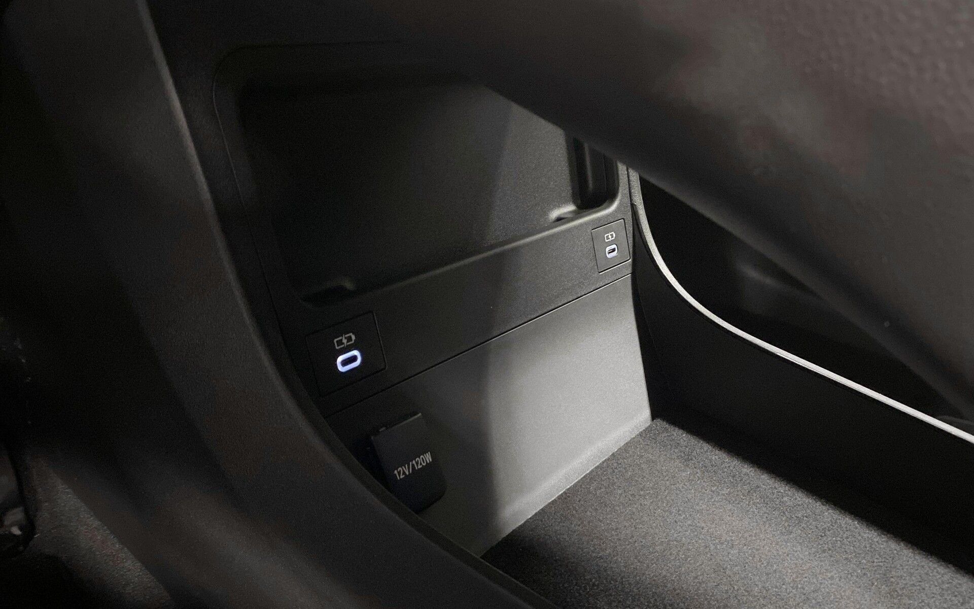 Sort Toyota BZ4X fra 2025