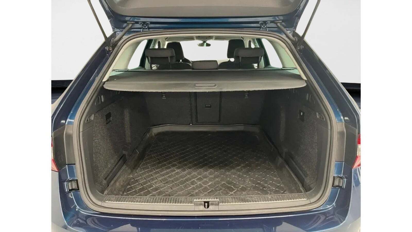 Blå Skoda Superb fra 2018