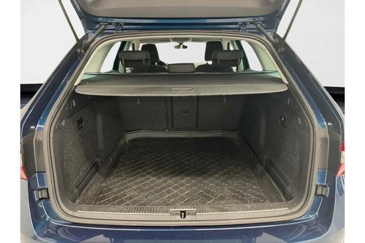 Blå Skoda Superb fra 2018