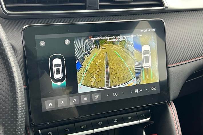 Blå MG ZS fra 2022 set indefra