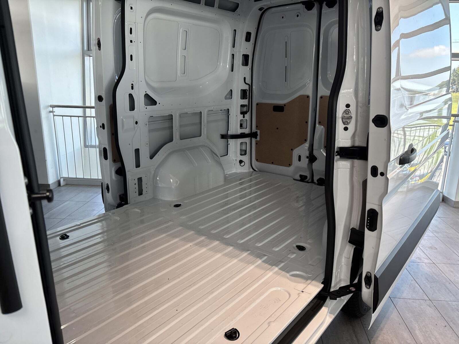 Nissan Interstar 2,0 dCi 150 L2H2 N-Connecta aut. Van