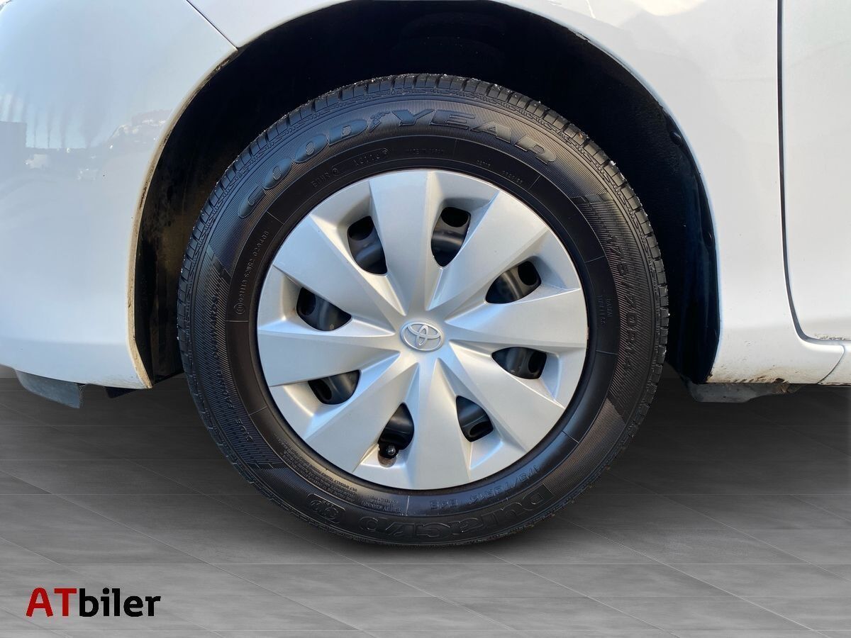 Hvid Toyota Yaris fra 2016